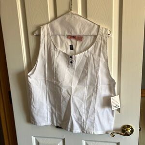 Classic White Sleeveless Tank Top